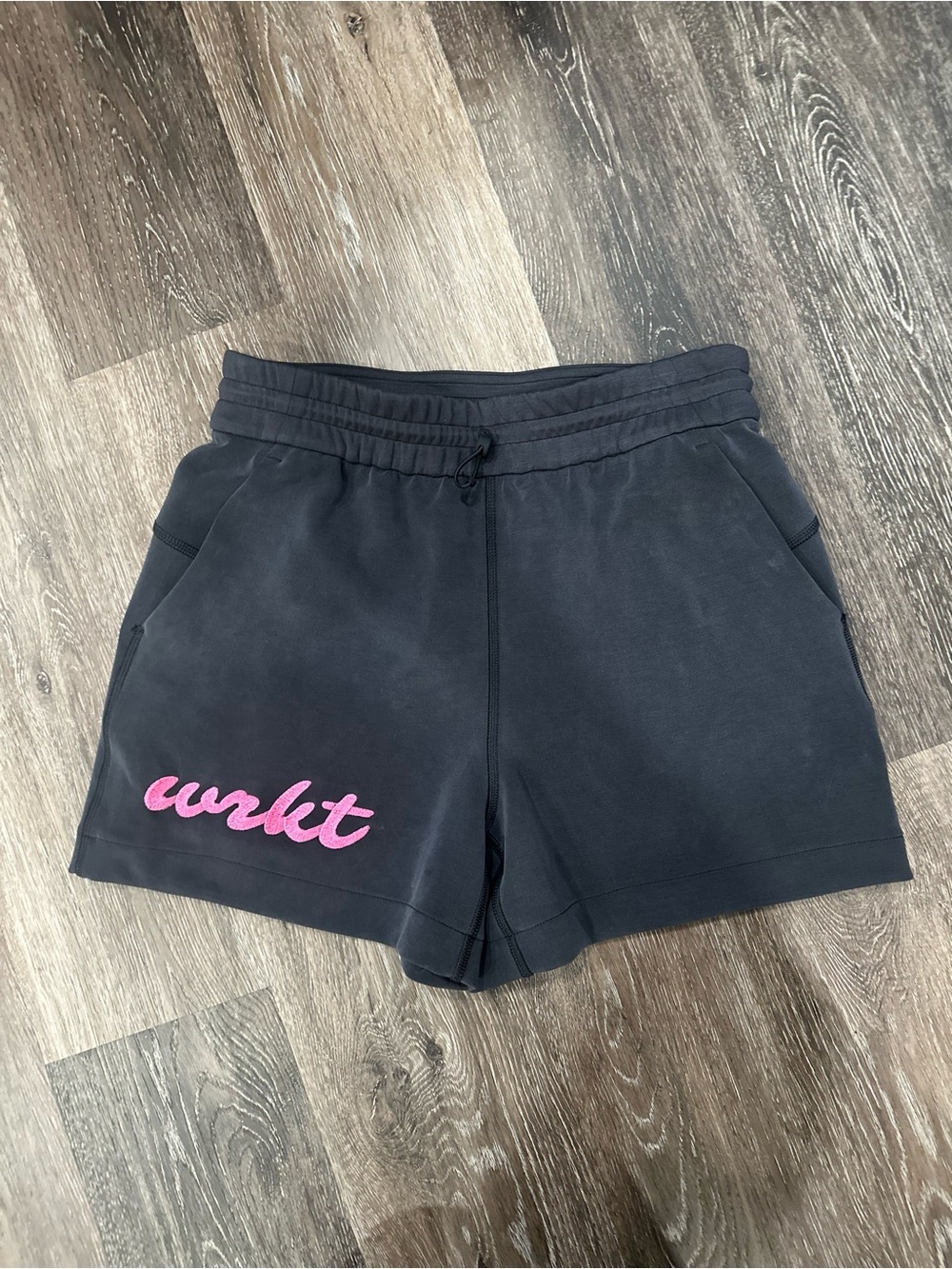 Lululemon Softstreme Women HighRise Short 4 Black Pockets NWT WRKT Embroider 4”